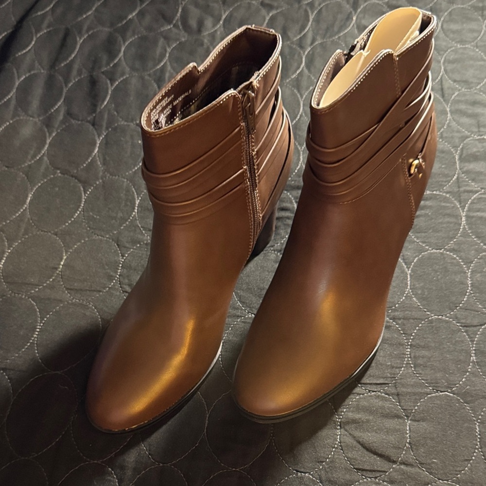 White Mountain Teaser Elegant Dark Brown Ankle Boots smooth leather size 10